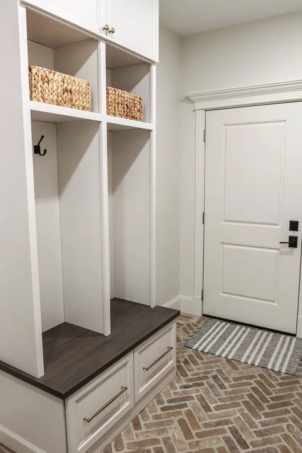 Gravel Lane Design Studio - cubbie lockers for guests, storage mudroom - Eureka, IL